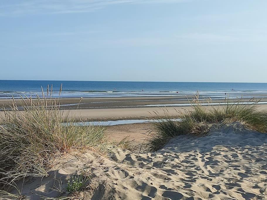 4-Persoons Appartement Met Een Mooi Uitzicht De Panne Exterior photo